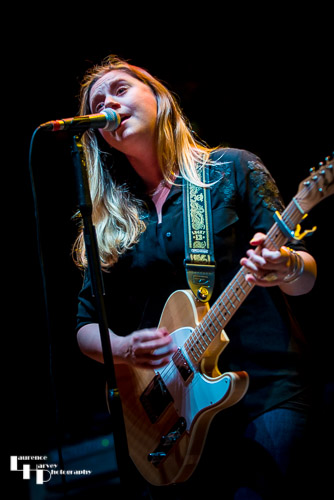 Joanne Shaw Taylor on vocals & guitar