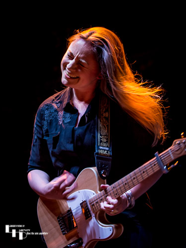 Joanne Shaw Taylor on vocals & guitar