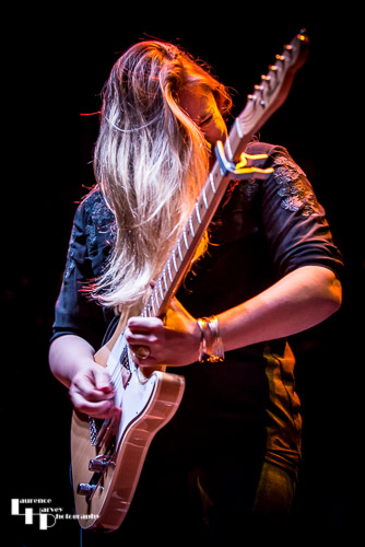 Joanne Shaw Taylor on vocals & guitar