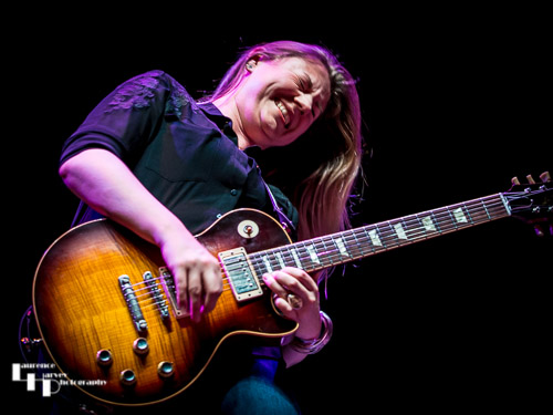 Joanne Shaw Taylor on vocals & guitar