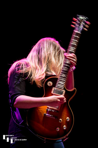 Joanne Shaw Taylor on vocals & guitar