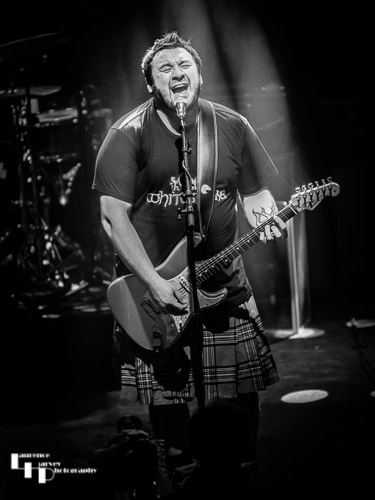 Alan Nimmo on guitar & vocals