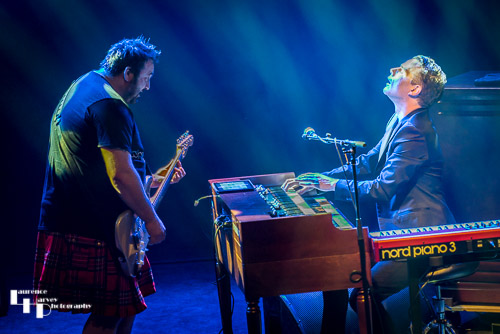 Alan Nimmo on guitar & vocals, Jonny Dyke on keys