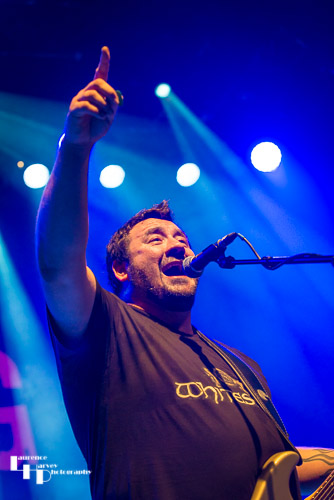 Alan Nimmo on guitar & vocals