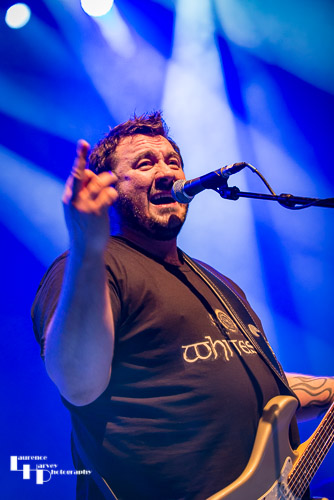 Alan Nimmo on guitar & vocals