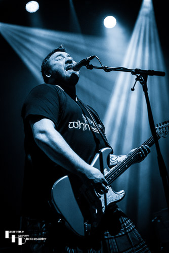 Alan Nimmo on guitar & vocals