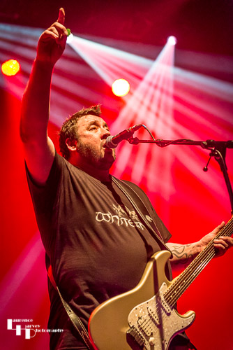 Alan Nimmo on guitar & vocals