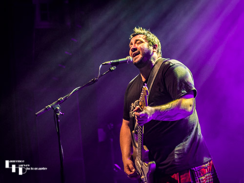 Alan Nimmo on guitar & vocals