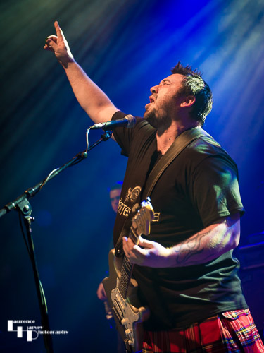 Alan Nimmo on guitar & vocals