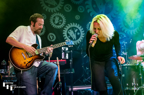Lorna Fothergill on vocals & Jules Fothergill on guitar