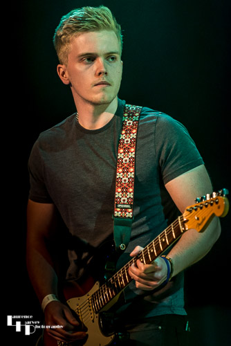 Charlie Richards on lead guitar