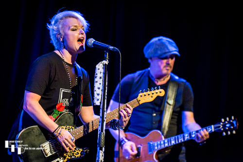 Rebecca Downes on vocals & guitar, Steve Birkett on lead guitar