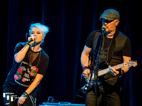 Rebecca Downes on vocals & Steve Birkett on guitar & backing vocals