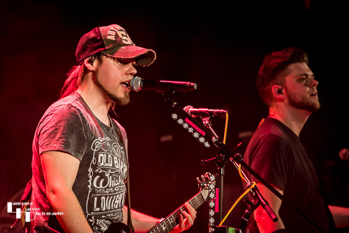 Rich Moss on vocals & backing guitar, Kieron Conroy on bass