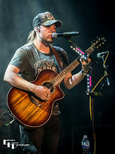 Rich Moss on vocals & backing guitar