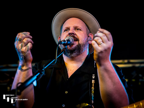 Big Boy Bloater on guitar & vocals