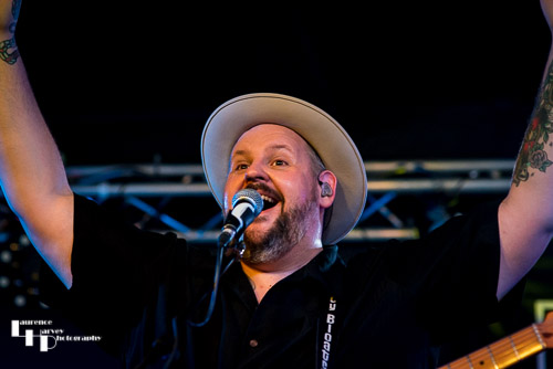 Big Boy Bloater on guitar & vocals
