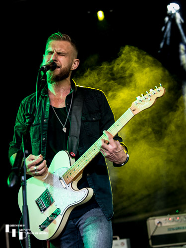 Ben Poole (Band): Ben Poole on guitar & vocals