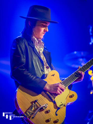 Joe Anderton on rhythm guitar