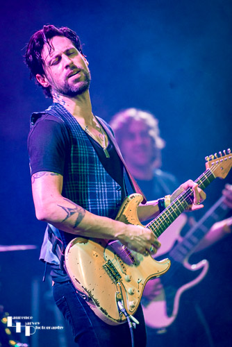 Dan Patlansky on vocals & guitar