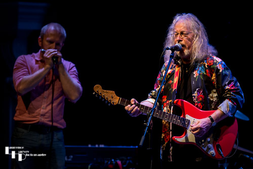 Dave Thomas on guitar & vocals, Gareth Tucker on harmonica
