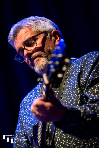 Hugh Gregory on guitar