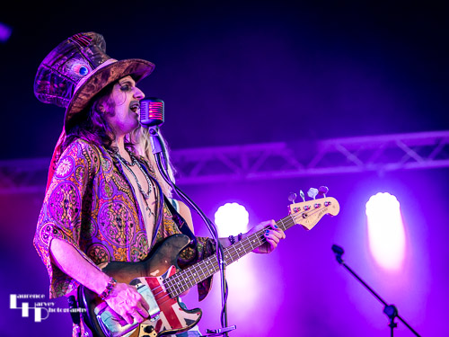 Franck Carducci (Band): Franck Carducci on bass & vocals