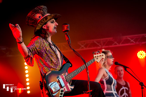 Franck Carducci (Band): Franck Carducci on bass & vocals