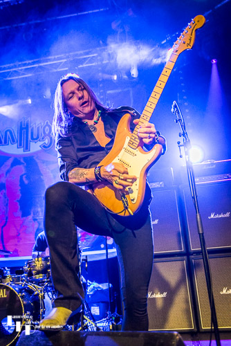 Søren Andersen on guitar