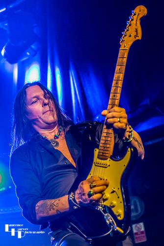 Søren Andersen on guitar