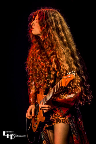Hannah Wicklund on vocals & guitar