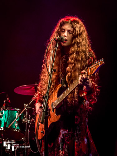 Hannah Wicklund on vocals & guitar