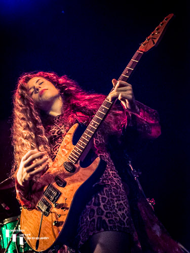 Hannah Wicklund on vocals & guitar