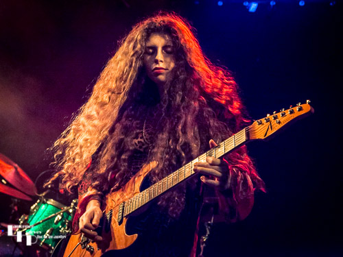 Hannah Wicklund on vocals & guitar