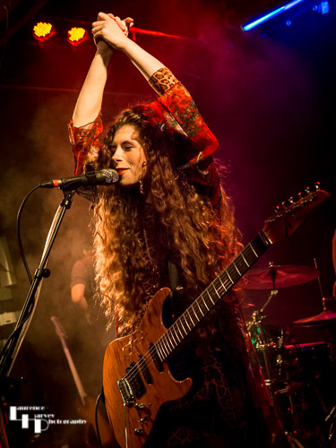Hannah Wicklund on vocals & guitar