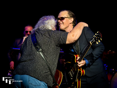 Joe Bonamassa with guest Bernie Marsden