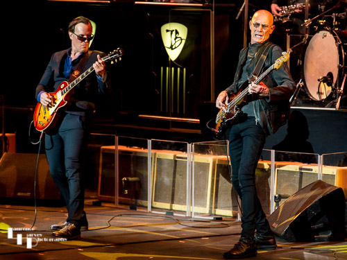 Joe Bonamassa on guitar & vocals, Michael Rhodes on bass