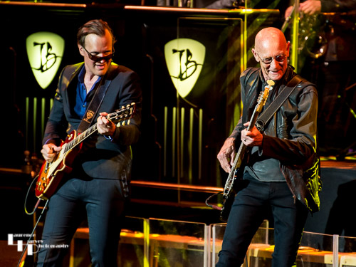 Joe Bonamassa on guitar & vocals, Michael Rhodes on bass