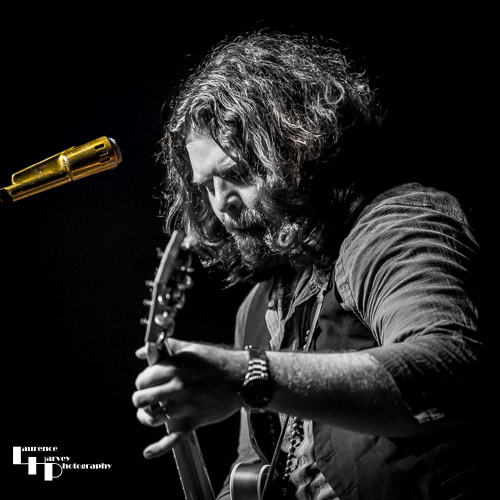 JD Simo on guitar & vocals