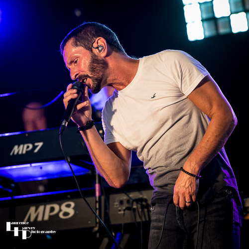 Mo Birch on backing vocals & percussion
