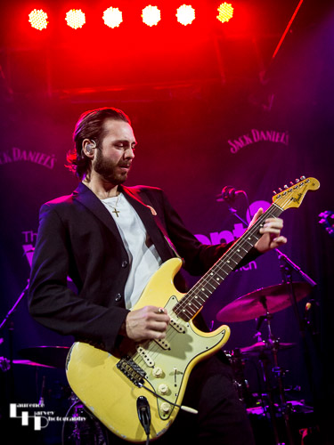 Laurence Jones on guitar & vocals