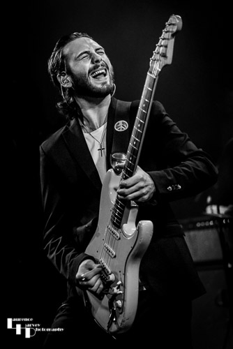 Laurence Jones on guitar & vocals