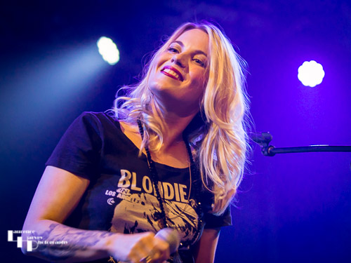 Mollie Marriott on vocals