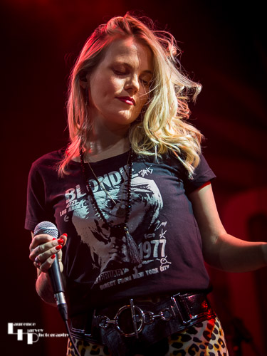 Mollie Marriott on vocals