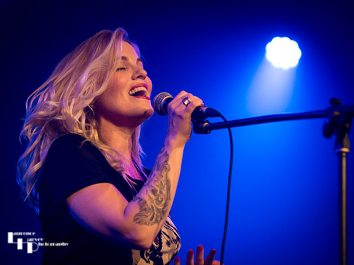 Mollie Marriott on vocals
