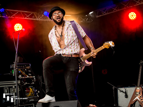 Porcelain Hill: Darnell “Big D” Cole on vocals & guitar