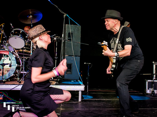 Roadhouse: Mandie G on vocals & Gary Boner on guitar