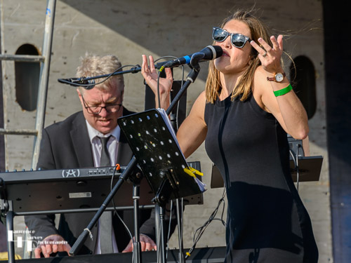 Natalie Emms on vocals & Doug Levey on keys