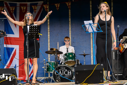 Natalie Emms & Alice Levey on vocals, Adam Levey on drums