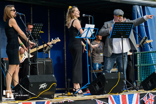 Natalie Emms, Alice Levey & Pete Buchanan on vocals